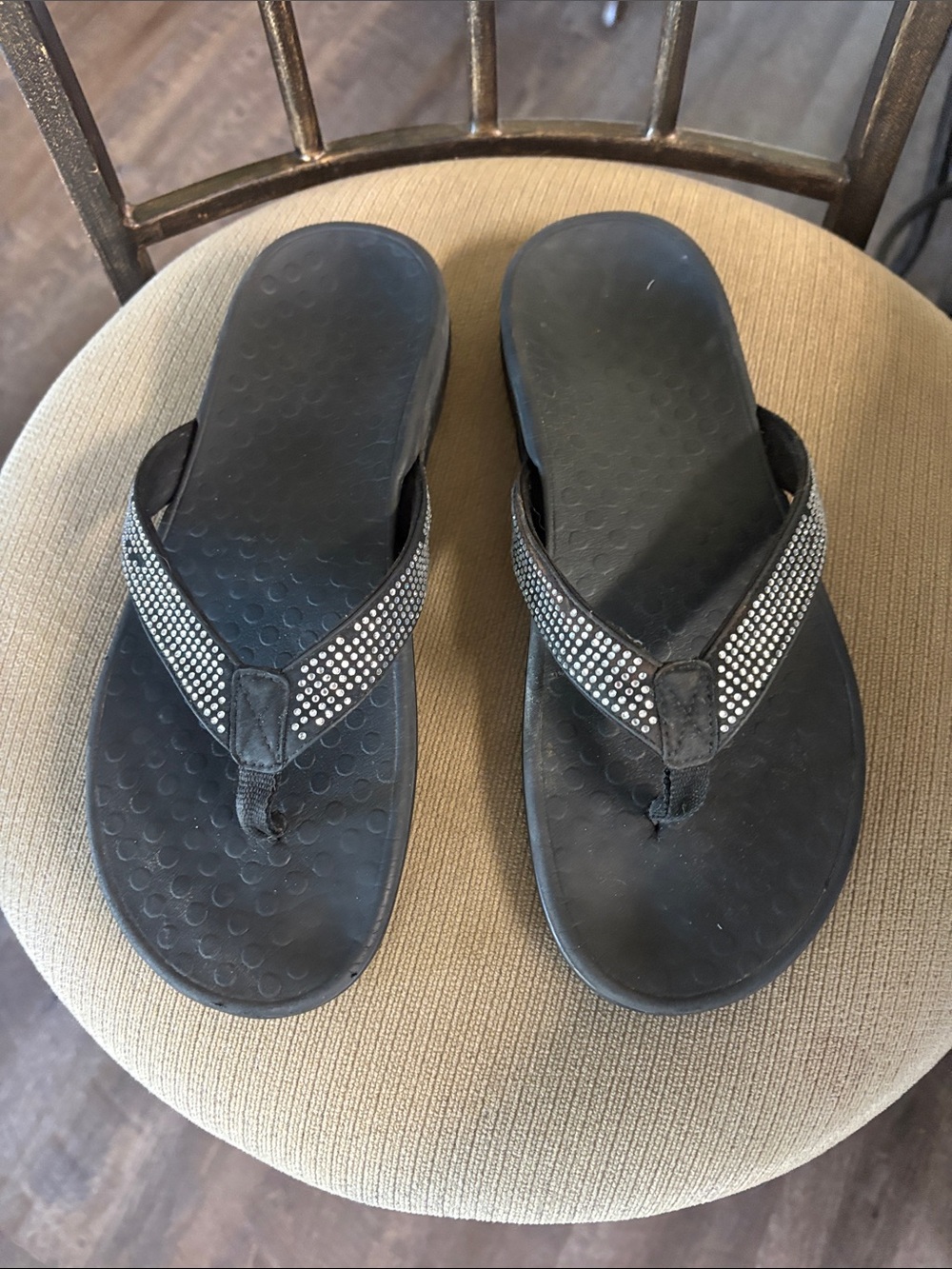 Vionic Tide Black Rhinestone Flip Flop Sandals